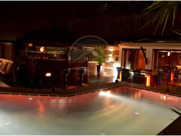 SPLENDIDE ET CHIC PENTHOUSE AVEC PISCINE SUSPENDUE PRIVÉE À MARRAKECH