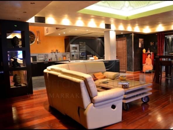 SPLENDIDE ET CHIC PENTHOUSE AVEC PISCINE SUSPENDUE PRIVÉE À MARRAKECH