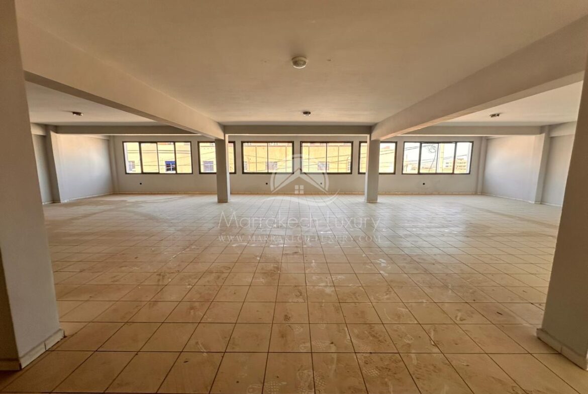 Bâtiment commercial de 1 100 m2 à louer - Sidi Ghanem