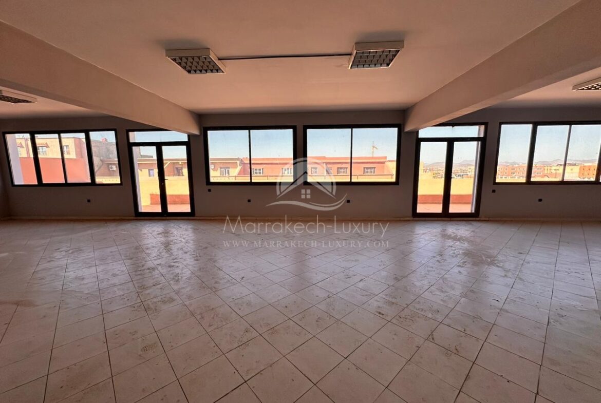 Bâtiment commercial de 1 100 m2 à louer - Sidi Ghanem