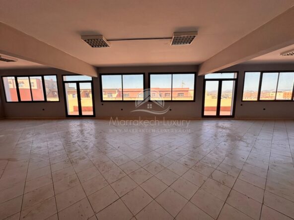 Bâtiment commercial de 1 100 m2 à louer - Sidi Ghanem